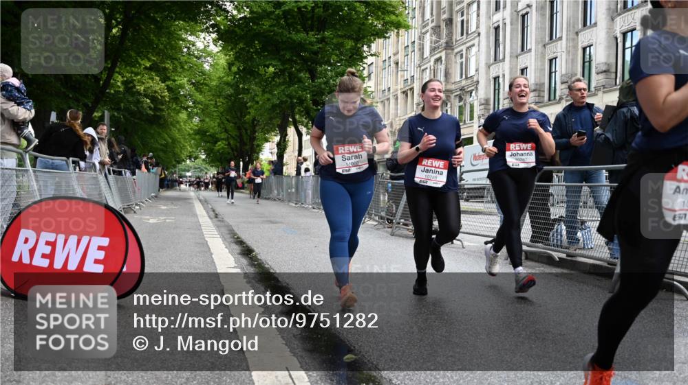 14.06.2026 - REWE Women's Run J. Mangold http://msf.ph/oto/9751282 14.06.2026 10:04:17 Ziel 10486, 10771, 10787, 10788, 11002, 11068, 11118, 11187 meine-sportfotos.de