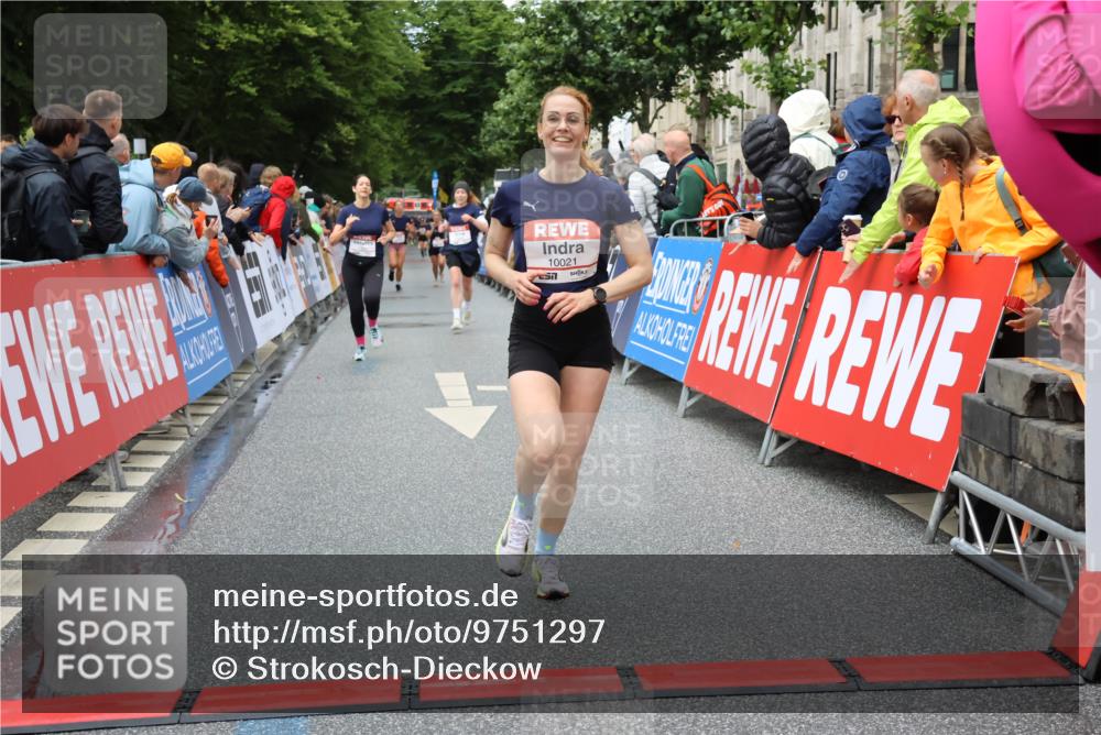 14.06.2026 - REWE Women's Run Strokosch-Dieckow http://msf.ph/oto/9751297 14.06.2026 09:50:24 Ziel 10021, 10346, 10958 meine-sportfotos.de