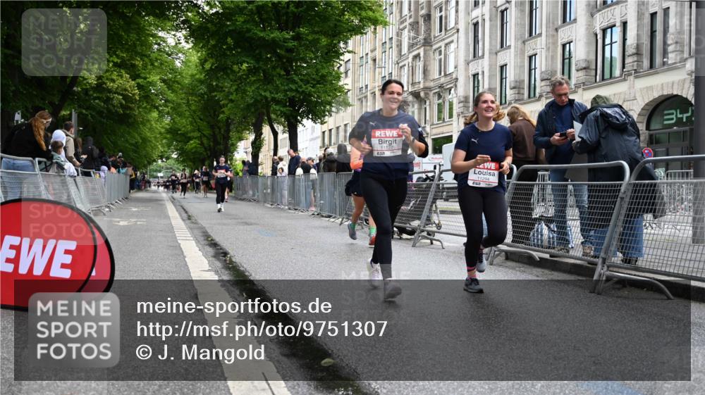 14.06.2026 - REWE Women's Run J. Mangold http://msf.ph/oto/9751307 14.06.2026 10:04:26 Ziel 10593, 11122, 11294 meine-sportfotos.de