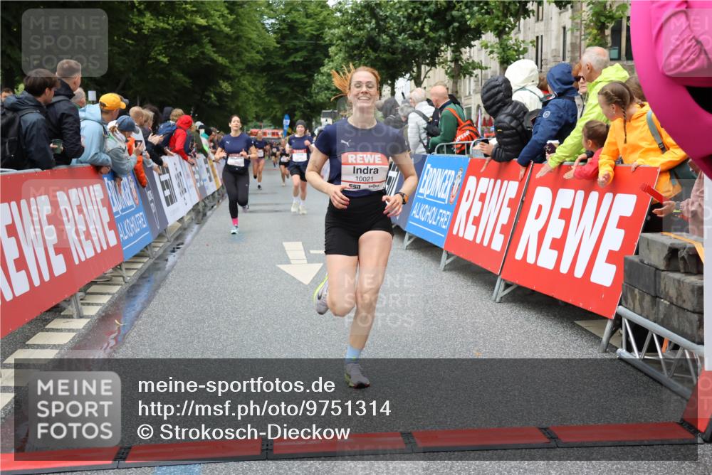 14.06.2026 - REWE Women's Run Strokosch-Dieckow http://msf.ph/oto/9751314 14.06.2026 09:50:24 Ziel 10021, 10346, 10958 meine-sportfotos.de