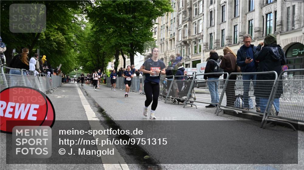 14.06.2026 - REWE Women's Run J. Mangold http://msf.ph/oto/9751315 14.06.2026 10:04:32 Ziel 10326, 10610 meine-sportfotos.de