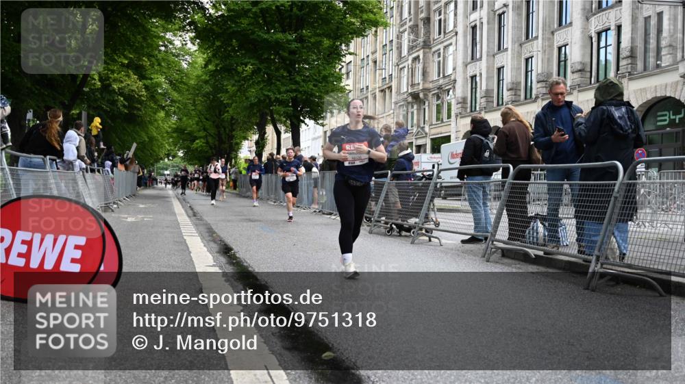 14.06.2026 - REWE Women's Run J. Mangold http://msf.ph/oto/9751318 14.06.2026 10:04:33 Ziel 10326, 10610 meine-sportfotos.de