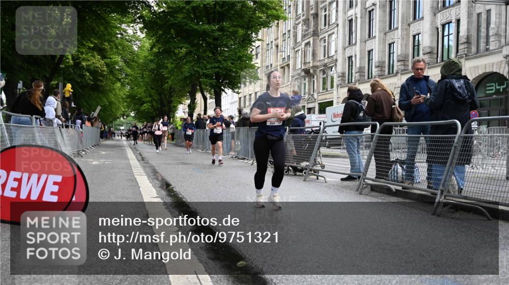 14.06.2026 - REWE Women's Run J. Mangold http://msf.ph/oto/9751321 14.06.2026 10:04:33 Ziel 10326, 10610 meine-sportfotos.de