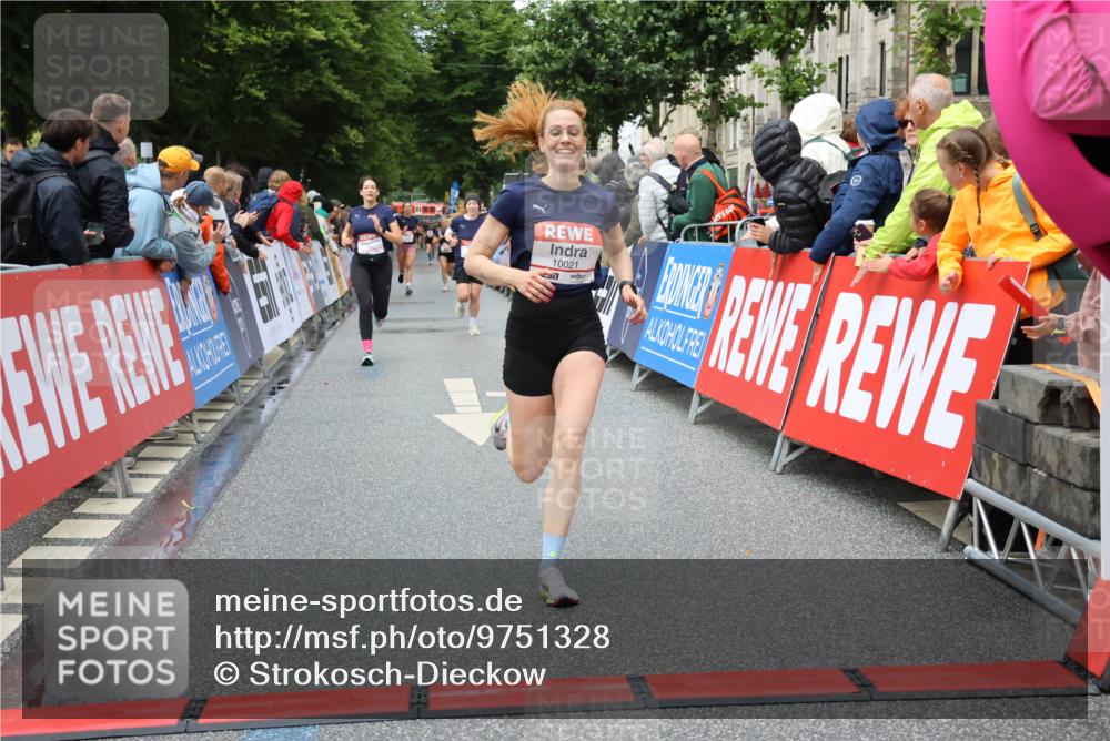 14.06.2026 - REWE Women's Run Strokosch-Dieckow http://msf.ph/oto/9751328 14.06.2026 09:50:24 Ziel 10021, 10346, 10958 meine-sportfotos.de
