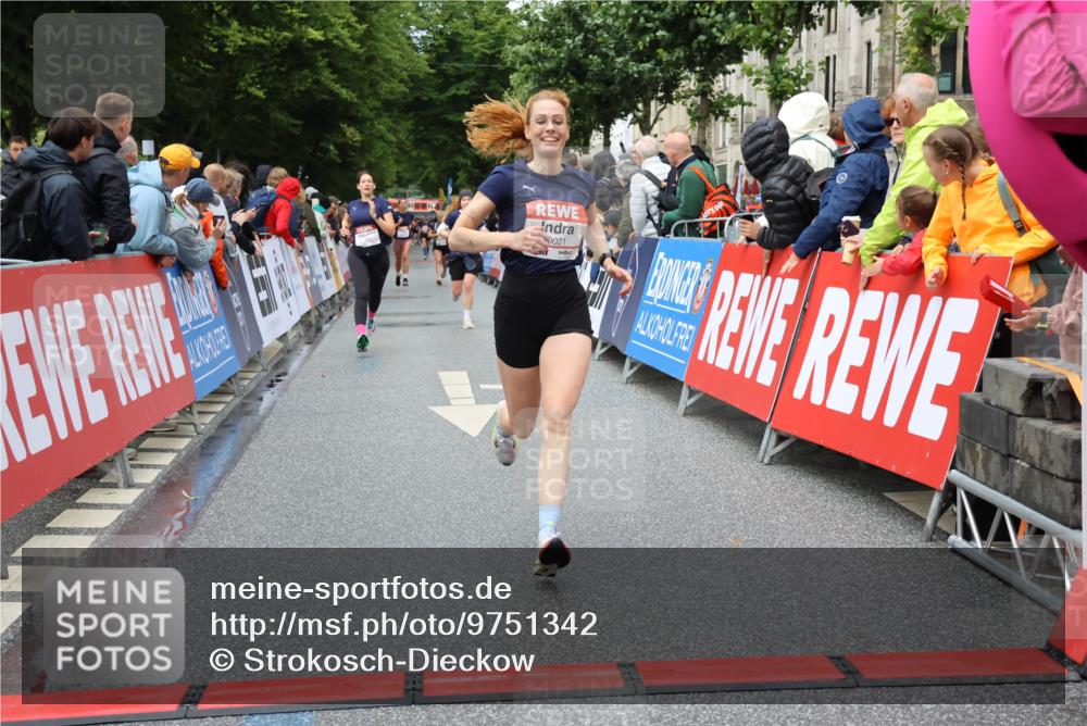 14.06.2026 - REWE Women's Run Strokosch-Dieckow http://msf.ph/oto/9751342 14.06.2026 09:50:24 Ziel 10021, 10346, 10958 meine-sportfotos.de