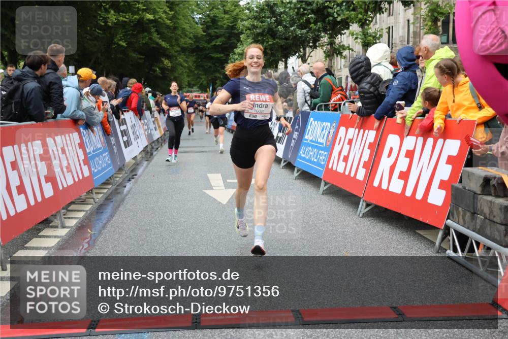 14.06.2026 - REWE Women's Run Strokosch-Dieckow http://msf.ph/oto/9751356 14.06.2026 09:50:24 Ziel 10021, 10346, 10958 meine-sportfotos.de