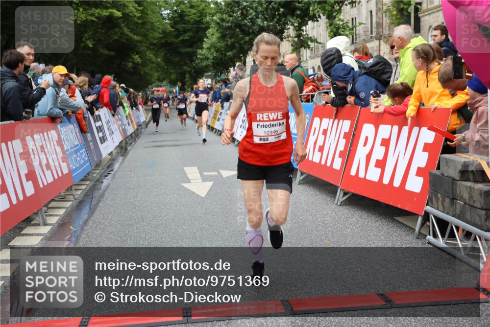 14.06.2026 - REWE Women's Run Strokosch-Dieckow http://msf.ph/oto/9751369 14.06.2026 09:50:20 Ziel 10021, 10214, 10346 meine-sportfotos.de