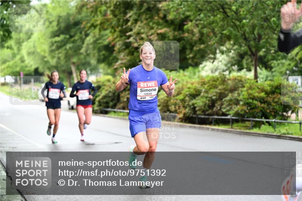 14.06.2026 - REWE Women's Run Dr. Thomas Lammeyer http://msf.ph/oto/9751392 14.06.2026 09:13:30 Laufen 10848, 7 meine-sportfotos.de