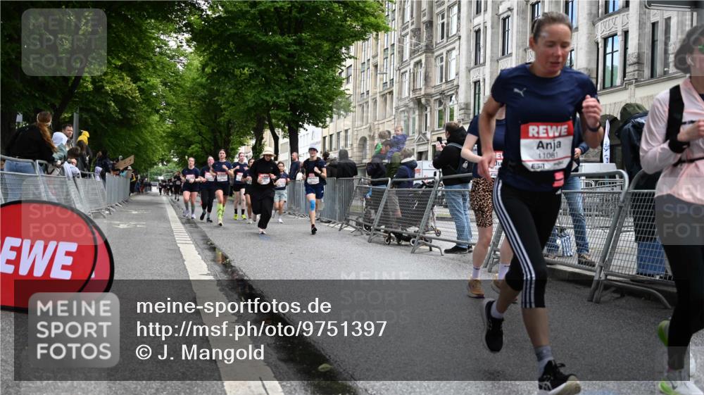 14.06.2026 - REWE Women's Run J. Mangold http://msf.ph/oto/9751397 14.06.2026 10:04:43 Ziel 10127, 10191, 10329, 10719, 10822, 11043, 11081, 11091, 11290, 11323, 11482, 11524 meine-sportfotos.de