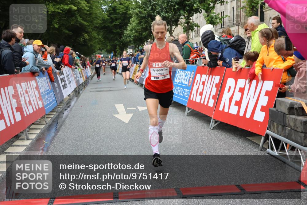 14.06.2026 - REWE Women's Run Strokosch-Dieckow http://msf.ph/oto/9751417 14.06.2026 09:50:20 Ziel 10021, 10214, 10346 meine-sportfotos.de