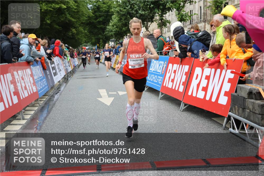 14.06.2026 - REWE Women's Run Strokosch-Dieckow http://msf.ph/oto/9751428 14.06.2026 09:50:20 Ziel 10021, 10214, 10346 meine-sportfotos.de