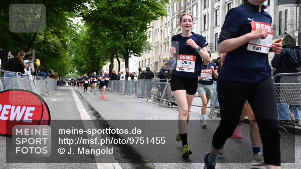 14.06.2026 - REWE Women's Run J. Mangold http://msf.ph/oto/9751455 14.06.2026 10:04:49 Ziel 10127, 10318, 10719, 10822, 11027, 11043, 11091, 11323, 11482, 11524 meine-sportfotos.de