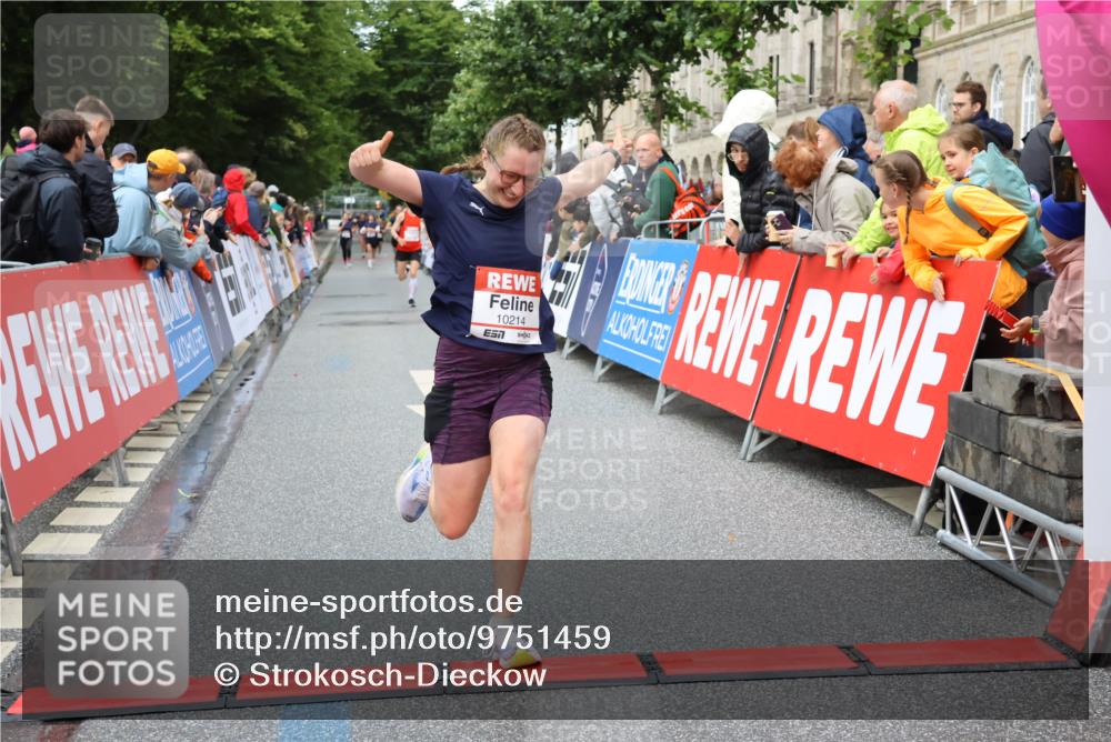 14.06.2026 - REWE Women's Run Strokosch-Dieckow http://msf.ph/oto/9751459 14.06.2026 09:50:15 Ziel 10214, 10894 meine-sportfotos.de