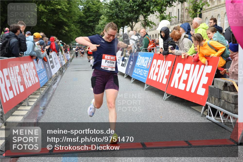 14.06.2026 - REWE Women's Run Strokosch-Dieckow http://msf.ph/oto/9751470 14.06.2026 09:50:15 Ziel 10214, 10894 meine-sportfotos.de