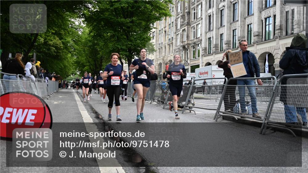14.06.2026 - REWE Women's Run J. Mangold http://msf.ph/oto/9751478 14.06.2026 10:04:55 Ziel 10318, 10409, 10512, 10533, 10583, 10588, 10674, 10675, 10968, 11452, 11462 meine-sportfotos.de