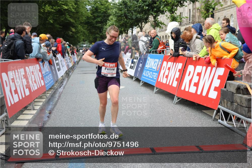 14.06.2026 - REWE Women's Run Strokosch-Dieckow http://msf.ph/oto/9751496 14.06.2026 09:50:14 Ziel 10214, 10691, 10894 meine-sportfotos.de