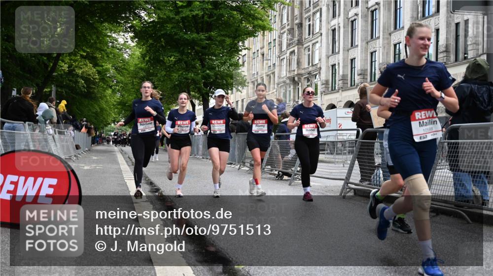 14.06.2026 - REWE Women's Run J. Mangold http://msf.ph/oto/9751513 14.06.2026 10:04:59 Ziel 10222, 10409, 10512, 10524, 10533, 10583, 10588, 10674, 10675, 10968, 11107, 11263, 11452, 11462 meine-sportfotos.de