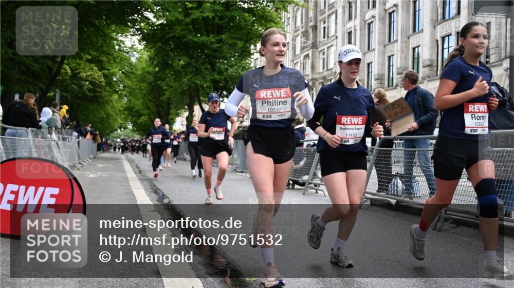 14.06.2026 - REWE Women's Run J. Mangold http://msf.ph/oto/9751532 14.06.2026 10:05:01 Ziel 10222, 10409, 10512, 10524, 10533, 10583, 10588, 10645, 10674, 10675, 10968, 11107, 11263, 11452, 11462 meine-sportfotos.de