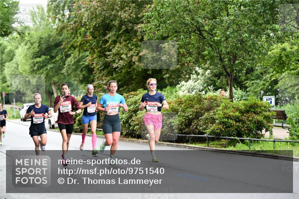 14.06.2026 - REWE Women's Run Dr. Thomas Lammeyer http://msf.ph/oto/9751540 14.06.2026 09:13:53 Laufen 10266, 10328, 10072, 10245 meine-sportfotos.de
