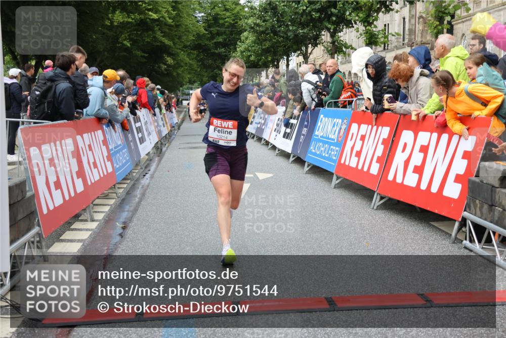 14.06.2026 - REWE Women's Run Strokosch-Dieckow http://msf.ph/oto/9751544 14.06.2026 09:50:14 Ziel 10214, 10691, 10894 meine-sportfotos.de