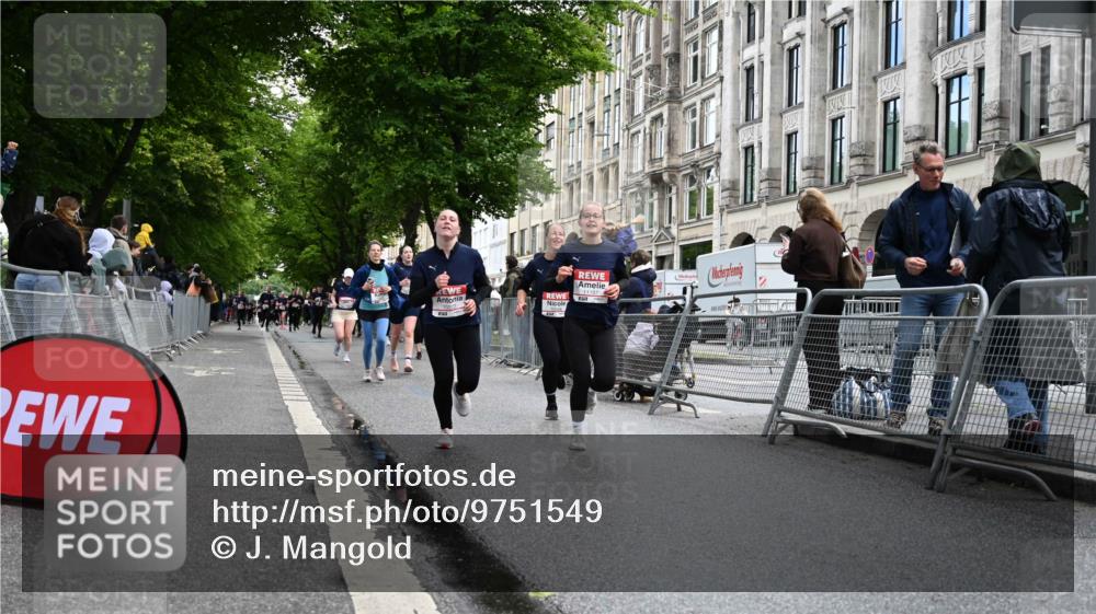 14.06.2026 - REWE Women's Run J. Mangold http://msf.ph/oto/9751549 14.06.2026 10:05:03 Ziel 10222, 10418, 10512, 10524, 10533, 10583, 10588, 10645, 10836, 10968, 11107, 11263, 11452, 11462 meine-sportfotos.de