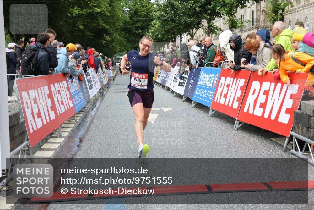 14.06.2026 - REWE Women's Run Strokosch-Dieckow http://msf.ph/oto/9751555 14.06.2026 09:50:14 Ziel 10214, 10691, 10894 meine-sportfotos.de