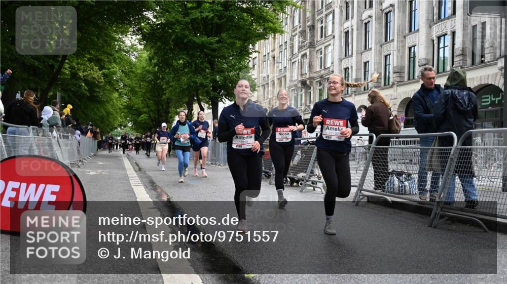14.06.2026 - REWE Women's Run J. Mangold http://msf.ph/oto/9751557 14.06.2026 10:05:04 Ziel 10222, 10418, 10512, 10524, 10533, 10583, 10645, 10836, 10968, 11107, 11263, 11264, 11452, 11462 meine-sportfotos.de