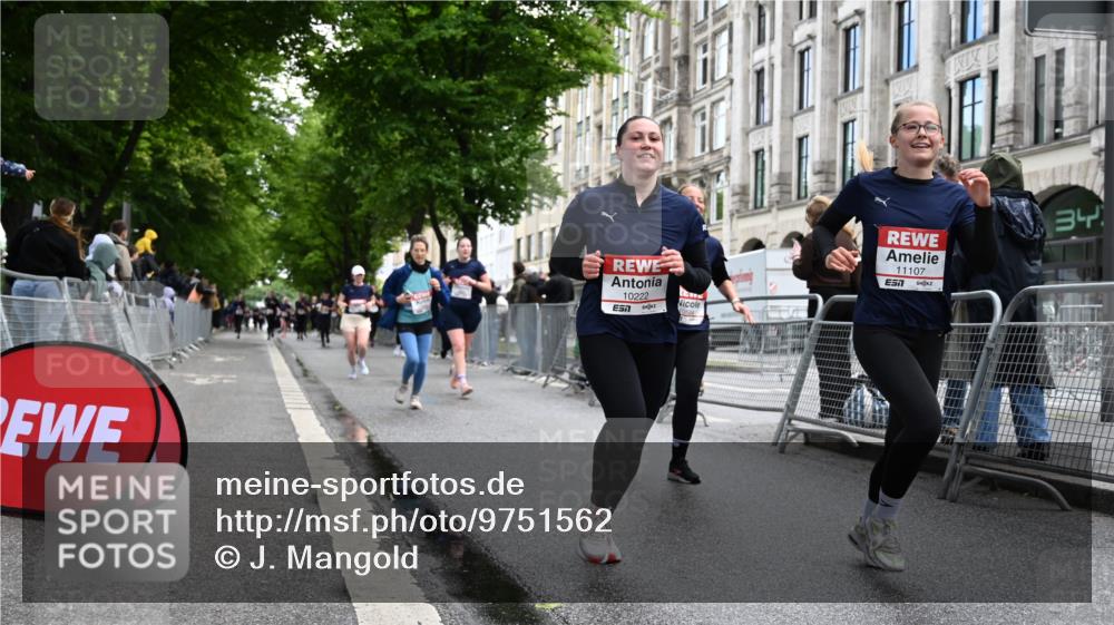 14.06.2026 - REWE Women's Run J. Mangold http://msf.ph/oto/9751562 14.06.2026 10:05:04 Ziel 10222, 10418, 10512, 10524, 10533, 10583, 10645, 10836, 10968, 11107, 11263, 11264, 11452, 11462 meine-sportfotos.de