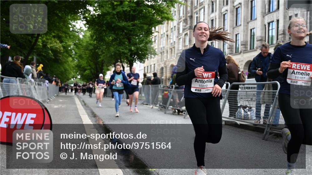 14.06.2026 - REWE Women's Run J. Mangold http://msf.ph/oto/9751564 14.06.2026 10:05:05 Ziel 10222, 10418, 10512, 10524, 10583, 10645, 10836, 11107, 11263, 11264, 11452, 11462 meine-sportfotos.de