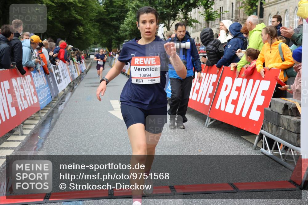 14.06.2026 - REWE Women's Run Strokosch-Dieckow http://msf.ph/oto/9751568 14.06.2026 09:50:09 Ziel 10281, 10322, 10342, 10691, 10894 meine-sportfotos.de
