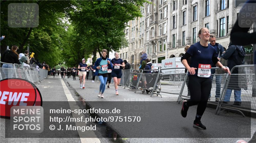 14.06.2026 - REWE Women's Run J. Mangold http://msf.ph/oto/9751570 14.06.2026 10:05:05 Ziel 10222, 10418, 10512, 10524, 10583, 10645, 10836, 11107, 11263, 11264, 11452, 11462 meine-sportfotos.de