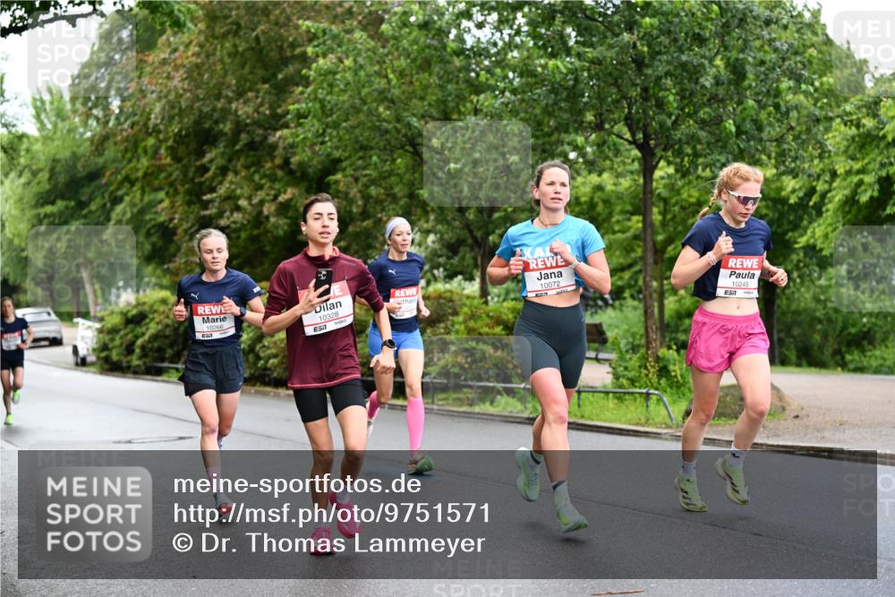 14.06.2026 - REWE Women's Run Dr. Thomas Lammeyer http://msf.ph/oto/9751571 14.06.2026 09:13:55 Laufen 10266, 10328, 7, 10072, 10245 meine-sportfotos.de