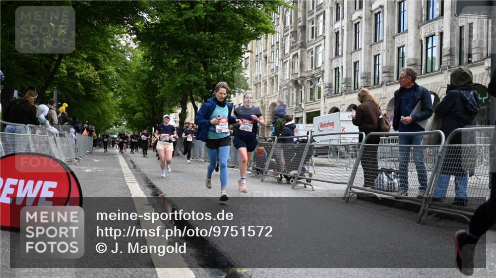 14.06.2026 - REWE Women's Run J. Mangold http://msf.ph/oto/9751572 14.06.2026 10:05:06 Ziel 10222, 10418, 10524, 10645, 10836, 11107, 11263, 11264 meine-sportfotos.de