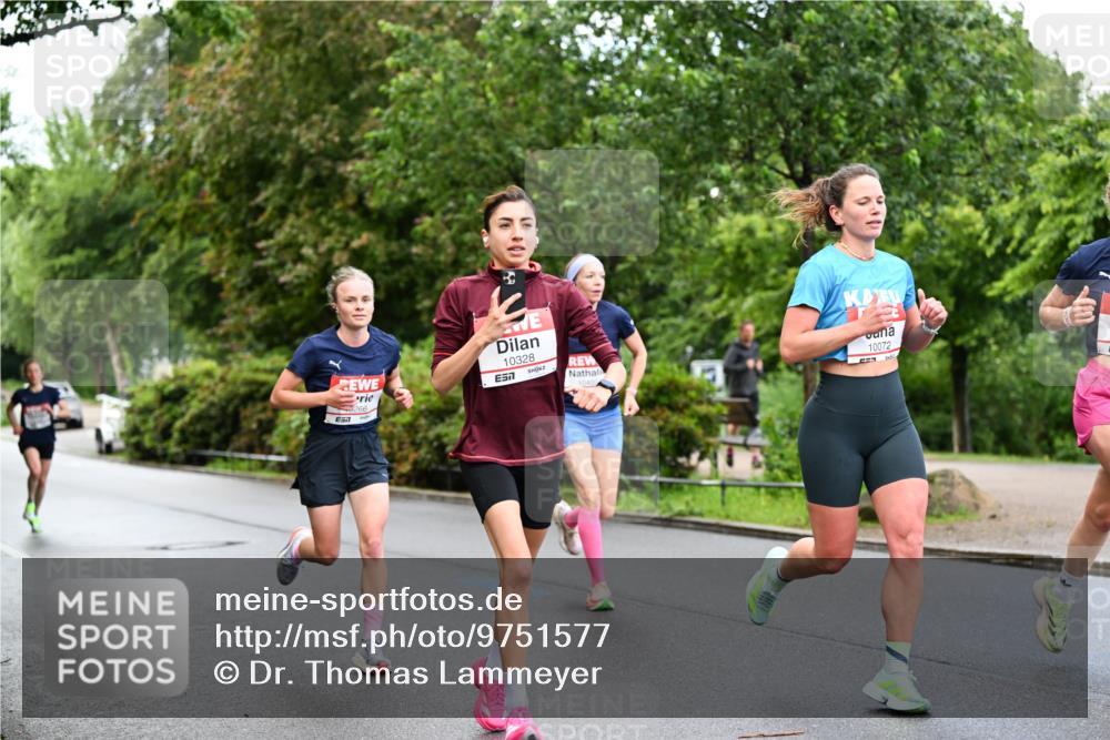 14.06.2026 - REWE Women's Run Dr. Thomas Lammeyer http://msf.ph/oto/9751577 14.06.2026 09:13:56 Laufen 7, 266, 10328, 7, 10072 meine-sportfotos.de