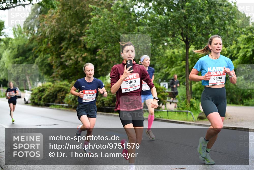 14.06.2026 - REWE Women's Run Dr. Thomas Lammeyer http://msf.ph/oto/9751579 14.06.2026 09:13:56 Laufen 10266, 10328, 7, 10072 meine-sportfotos.de