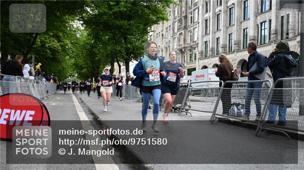 14.06.2026 - REWE Women's Run J. Mangold http://msf.ph/oto/9751580 14.06.2026 10:05:06 Ziel 10222, 10418, 10524, 10645, 10836, 11107, 11263, 11264 meine-sportfotos.de