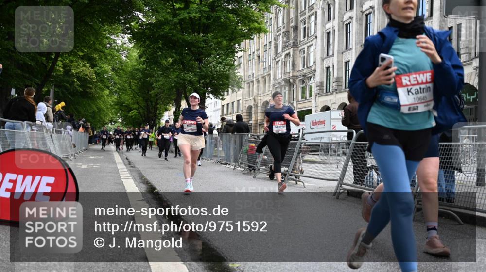 14.06.2026 - REWE Women's Run J. Mangold http://msf.ph/oto/9751592 14.06.2026 10:05:08 Ziel 10222, 10418, 10524, 10645, 10836, 11107, 11264, 11305 meine-sportfotos.de