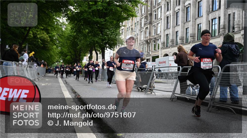 14.06.2026 - REWE Women's Run J. Mangold http://msf.ph/oto/9751607 14.06.2026 10:05:09 Ziel 10418, 10524, 10645, 10836, 10959, 11264, 11305, 11478 meine-sportfotos.de