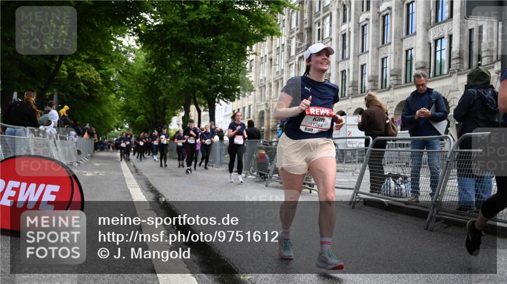14.06.2026 - REWE Women's Run J. Mangold http://msf.ph/oto/9751612 14.06.2026 10:05:09 Ziel 10418, 10524, 10645, 10836, 10959, 11264, 11305, 11478 meine-sportfotos.de