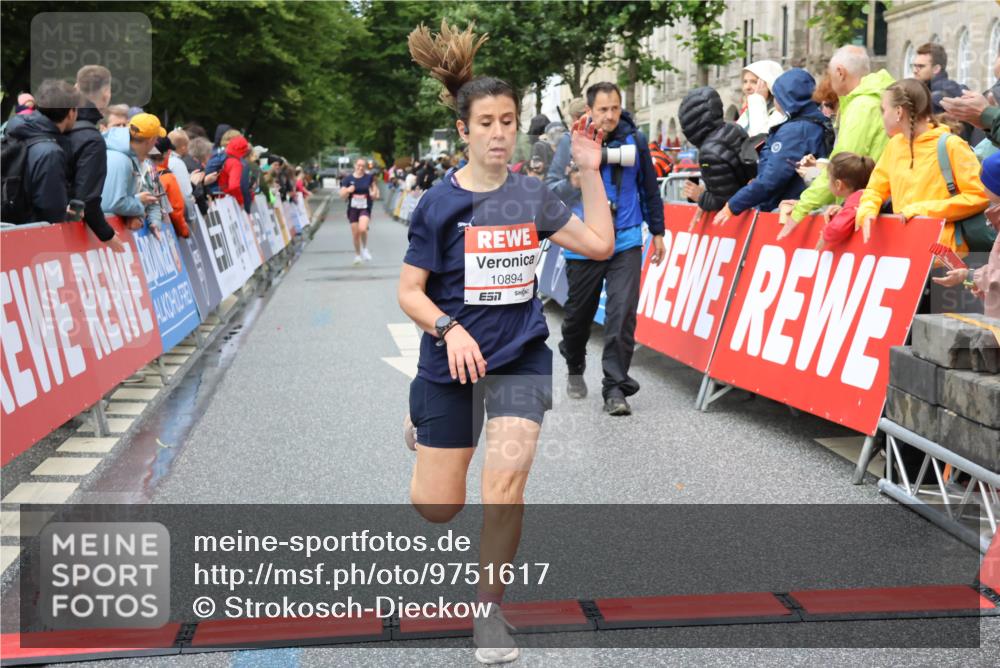 14.06.2026 - REWE Women's Run Strokosch-Dieckow http://msf.ph/oto/9751617 14.06.2026 09:50:09 Ziel 10281, 10322, 10342, 10691, 10894 meine-sportfotos.de