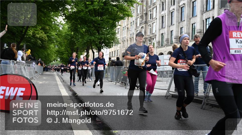 14.06.2026 - REWE Women's Run J. Mangold http://msf.ph/oto/9751672 14.06.2026 10:05:16 Ziel 10057, 10059, 10076, 10271, 10348, 10494, 10497, 10669, 10775, 10959, 11305, 11357, 11478 meine-sportfotos.de