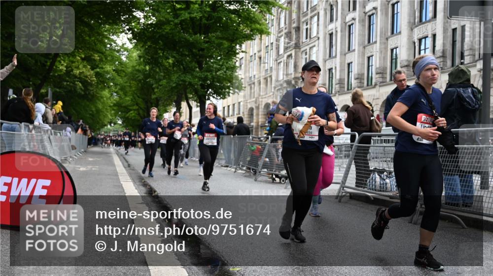 14.06.2026 - REWE Women's Run J. Mangold http://msf.ph/oto/9751674 14.06.2026 10:05:17 Ziel 10057, 10059, 10076, 10271, 10309, 10348, 10493, 10494, 10497, 10579, 10669, 10775, 10959, 10980, 11305, 11357, 11478 meine-sportfotos.de
