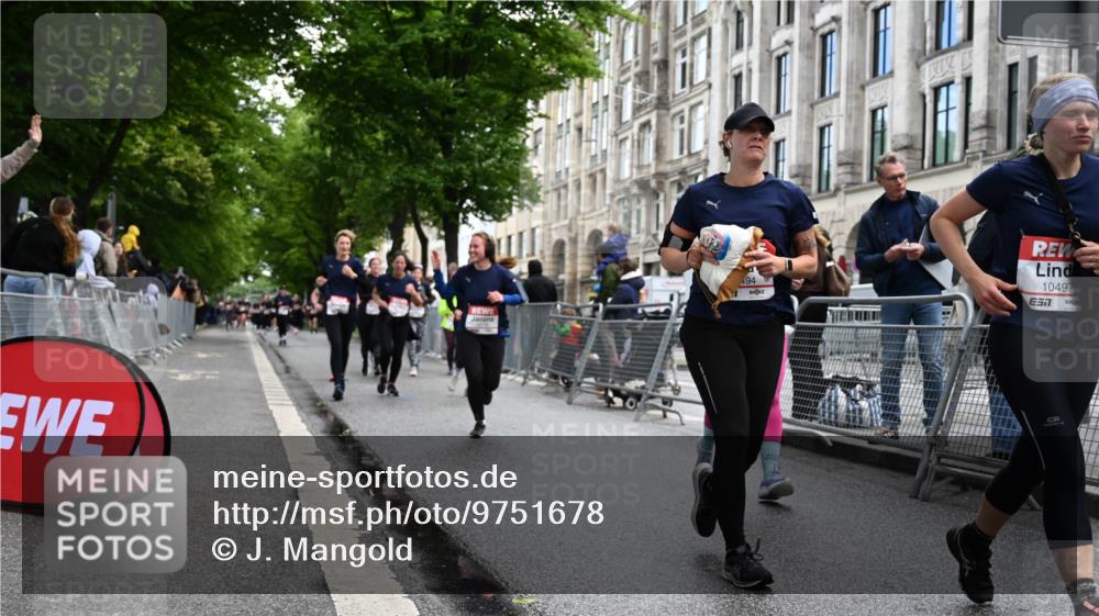 14.06.2026 - REWE Women's Run J. Mangold http://msf.ph/oto/9751678 14.06.2026 10:05:17 Ziel 10057, 10059, 10076, 10271, 10309, 10348, 10493, 10494, 10497, 10579, 10669, 10775, 10959, 10980, 11305, 11357, 11478 meine-sportfotos.de