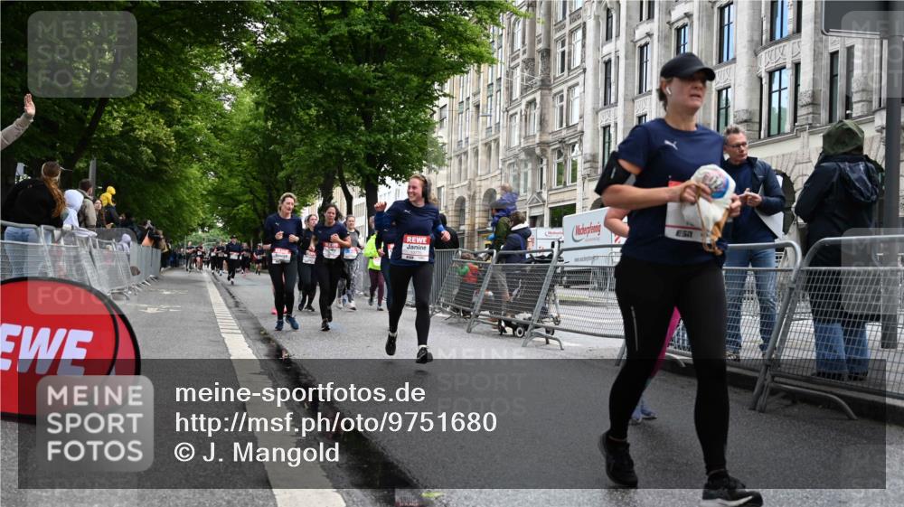 14.06.2026 - REWE Women's Run J. Mangold http://msf.ph/oto/9751680 14.06.2026 10:05:17 Ziel 10057, 10059, 10076, 10271, 10309, 10348, 10493, 10494, 10497, 10579, 10669, 10775, 10959, 10980, 11305, 11357, 11478 meine-sportfotos.de