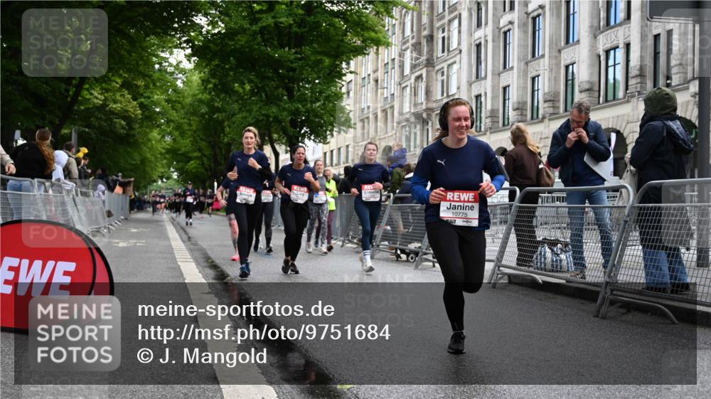 14.06.2026 - REWE Women's Run J. Mangold http://msf.ph/oto/9751684 14.06.2026 10:05:18 Ziel 10057, 10059, 10076, 10271, 10309, 10348, 10493, 10494, 10497, 10579, 10669, 10775, 10959, 10980, 11357, 11478 meine-sportfotos.de