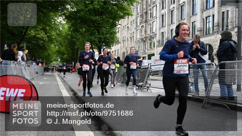 14.06.2026 - REWE Women's Run J. Mangold http://msf.ph/oto/9751686 14.06.2026 10:05:19 Ziel 10057, 10059, 10076, 10271, 10309, 10348, 10493, 10494, 10497, 10579, 10669, 10775, 10959, 10980, 11357, 11478 meine-sportfotos.de