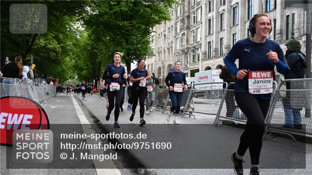 14.06.2026 - REWE Women's Run J. Mangold http://msf.ph/oto/9751690 14.06.2026 10:05:19 Ziel 10057, 10059, 10076, 10271, 10309, 10348, 10493, 10494, 10497, 10579, 10669, 10775, 10959, 10980, 11357, 11478 meine-sportfotos.de