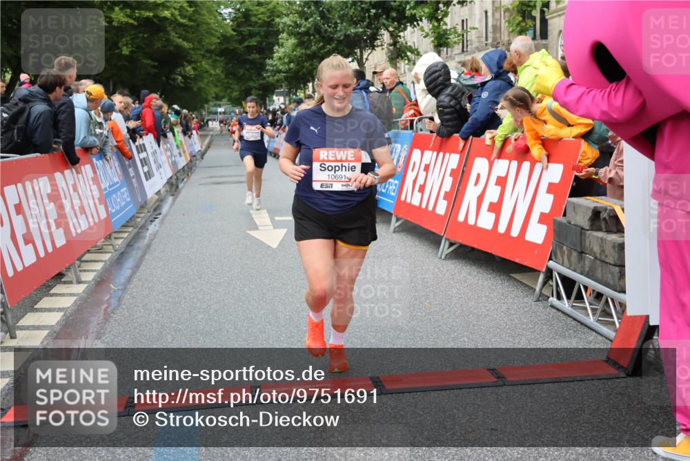 14.06.2026 - REWE Women's Run Strokosch-Dieckow http://msf.ph/oto/9751691 14.06.2026 09:50:06 Ziel 10281, 10322, 10342, 10691, 10738, 10894 meine-sportfotos.de