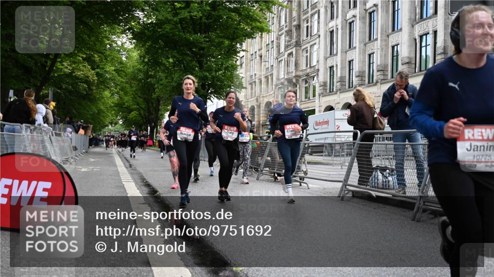 14.06.2026 - REWE Women's Run J. Mangold http://msf.ph/oto/9751692 14.06.2026 10:05:19 Ziel 10057, 10059, 10076, 10271, 10309, 10348, 10493, 10494, 10497, 10579, 10669, 10775, 10959, 10980, 11357, 11478 meine-sportfotos.de