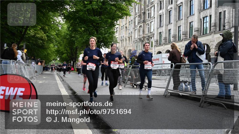 14.06.2026 - REWE Women's Run J. Mangold http://msf.ph/oto/9751694 14.06.2026 10:05:19 Ziel 10057, 10059, 10076, 10271, 10309, 10348, 10493, 10494, 10497, 10579, 10669, 10775, 10959, 10980, 11357, 11478 meine-sportfotos.de